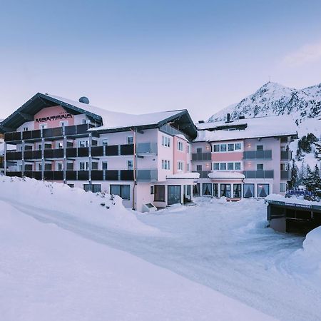 Hotel Montana オーバータウエルン エクステリア 写真