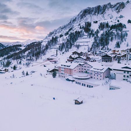 Hotel Montana オーバータウエルン エクステリア 写真