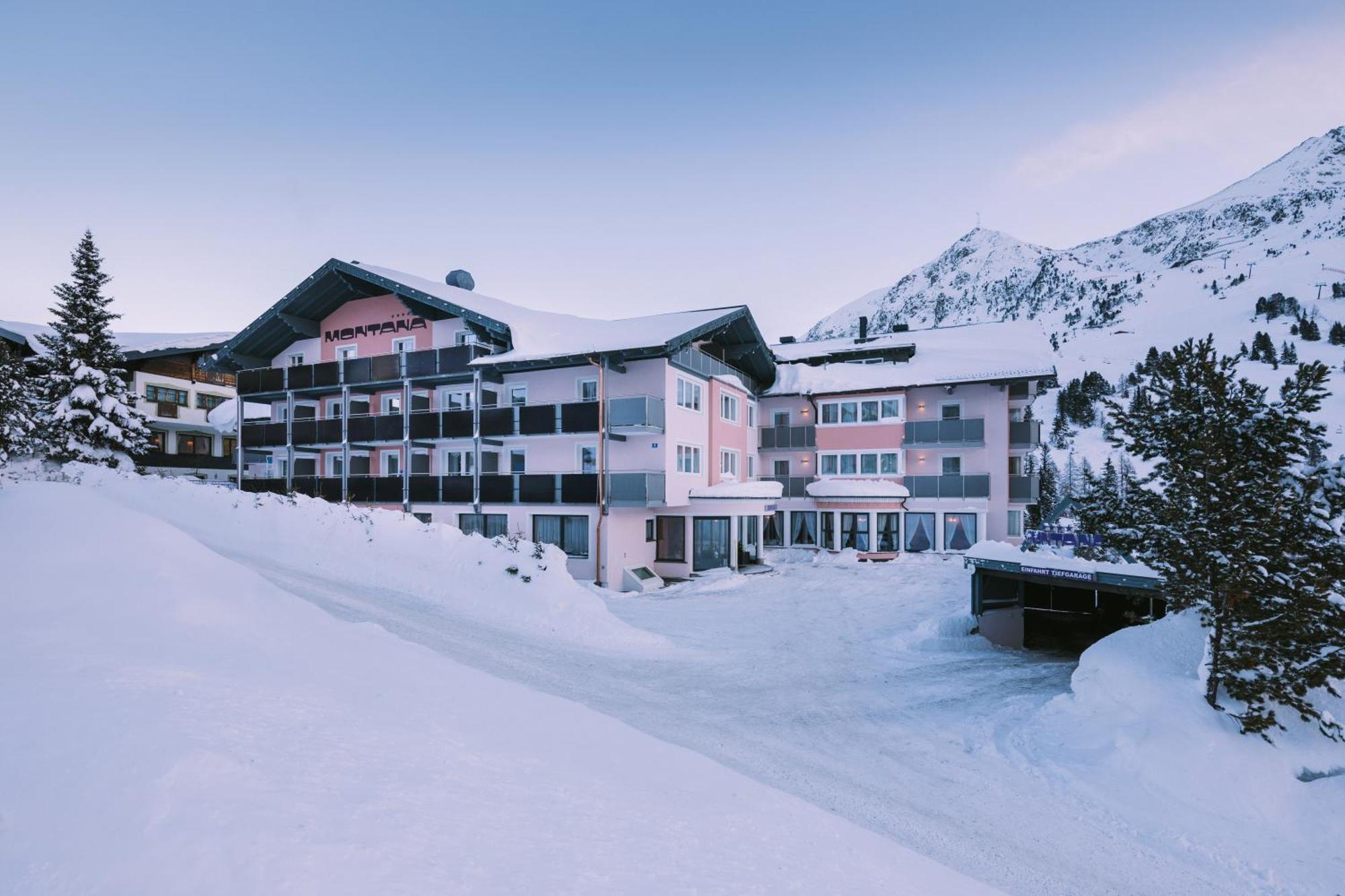 Hotel Montana オーバータウエルン エクステリア 写真