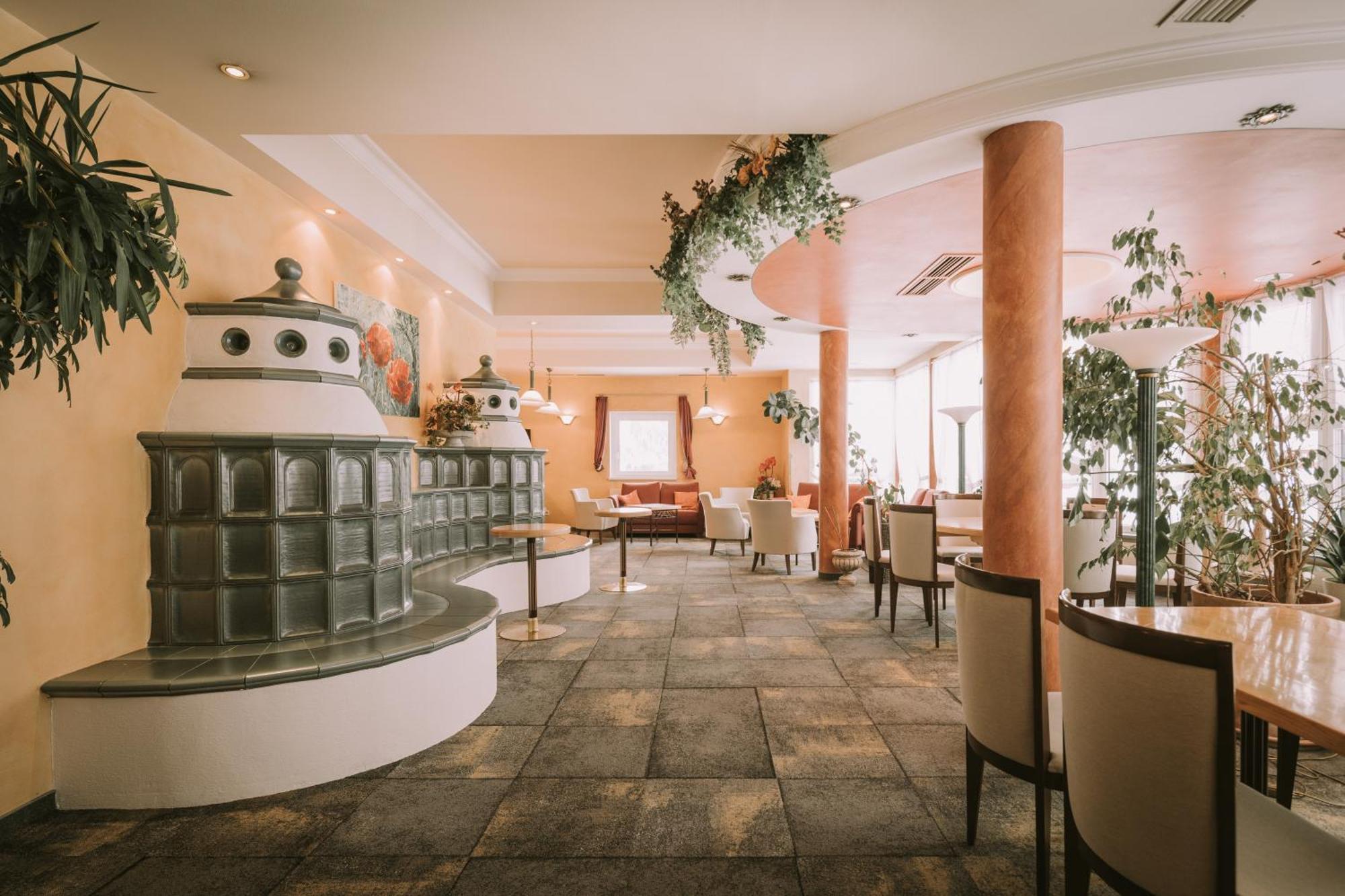 Hotel Montana オーバータウエルン エクステリア 写真