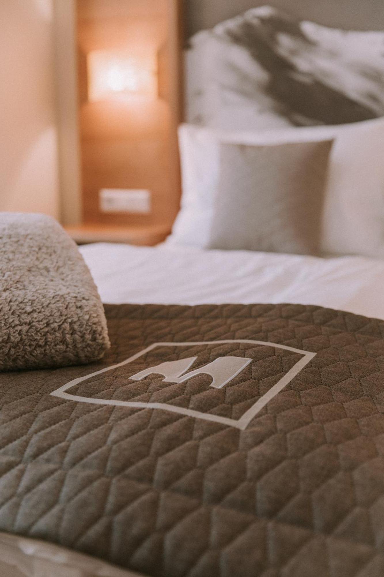 Hotel Montana オーバータウエルン エクステリア 写真