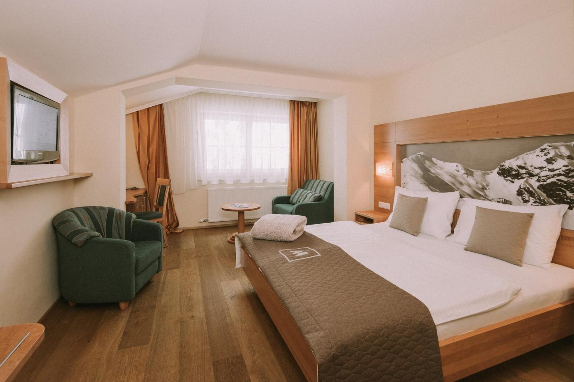 Hotel Montana オーバータウエルン エクステリア 写真