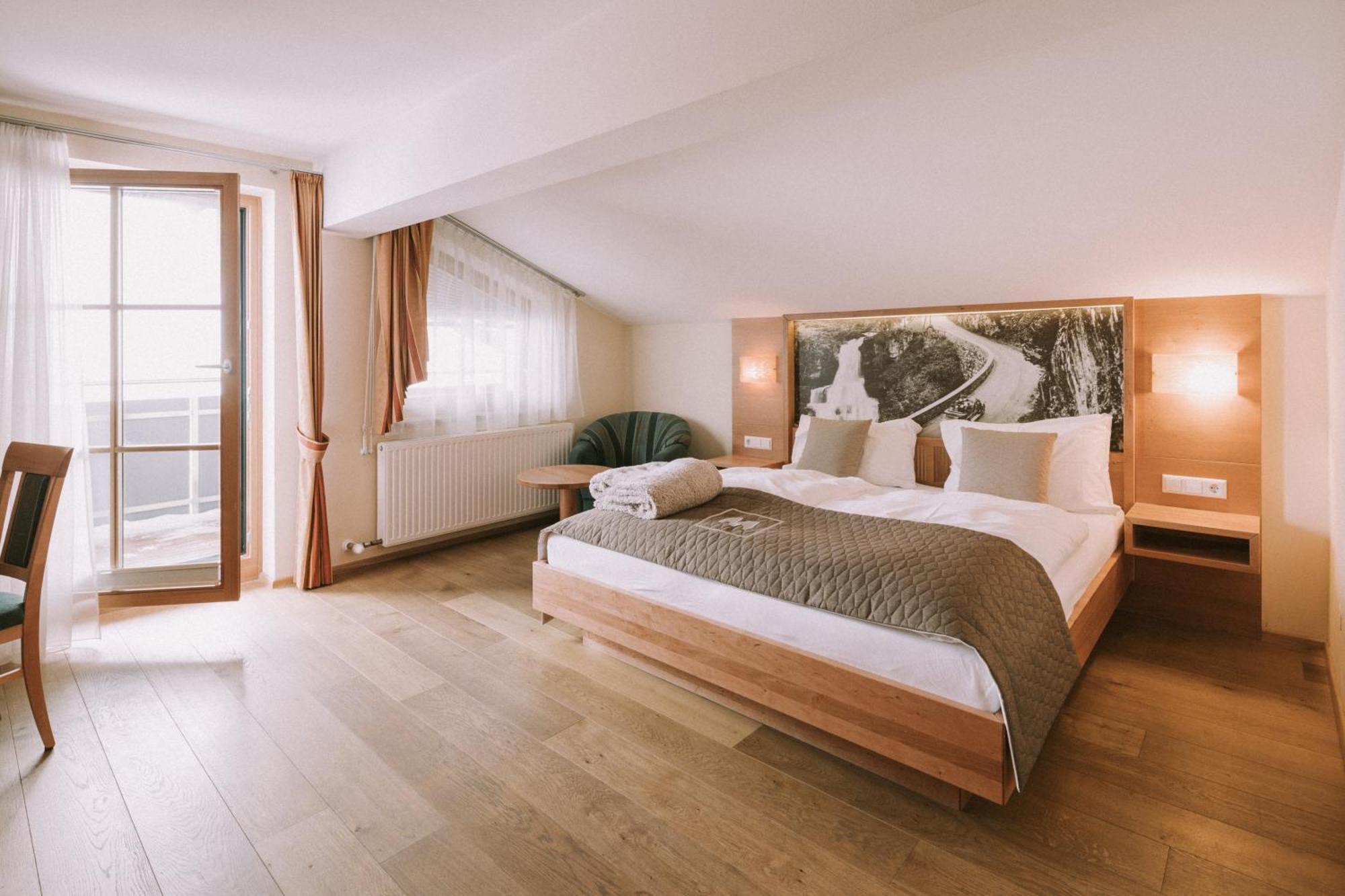 Hotel Montana オーバータウエルン エクステリア 写真