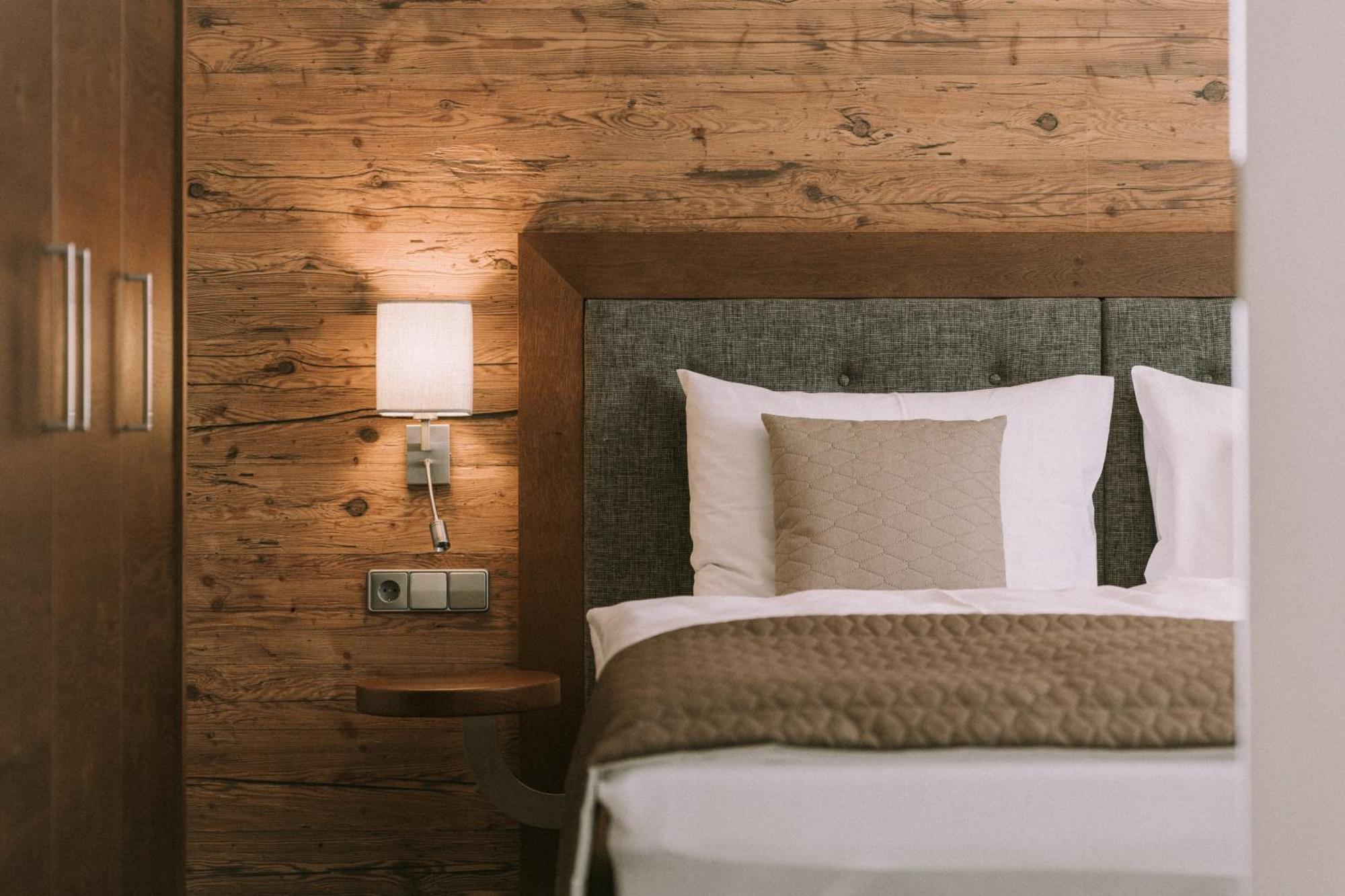 Hotel Montana オーバータウエルン エクステリア 写真