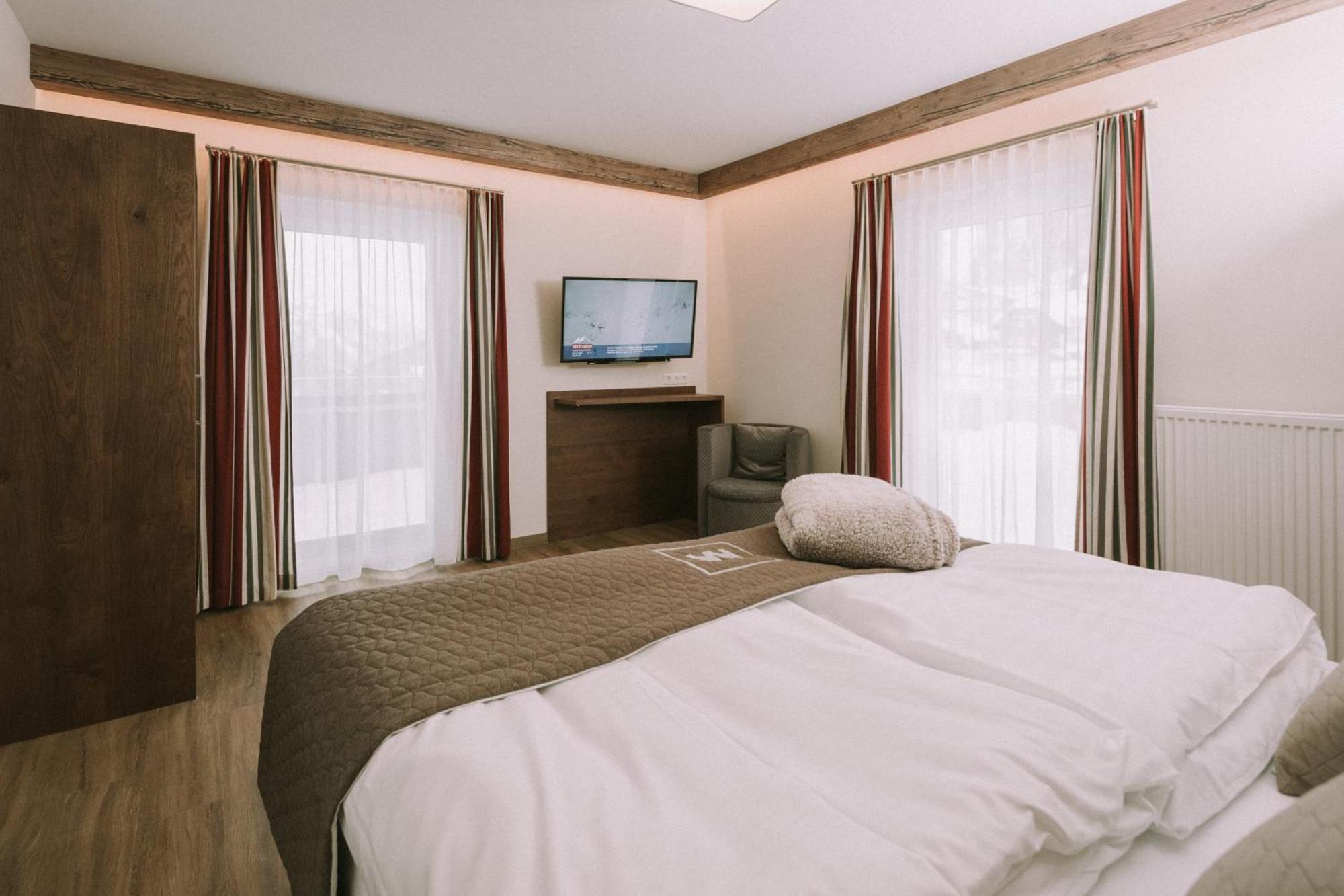 Hotel Montana オーバータウエルン エクステリア 写真
